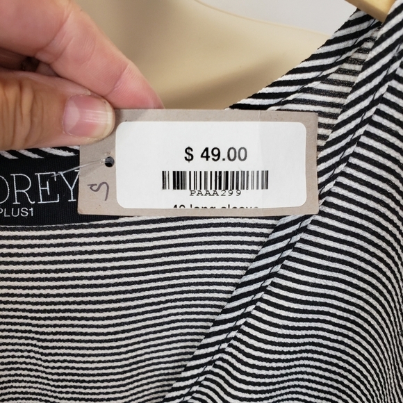 Audrey 3+1 bubble sleeve crop top - Picture 8 of 10